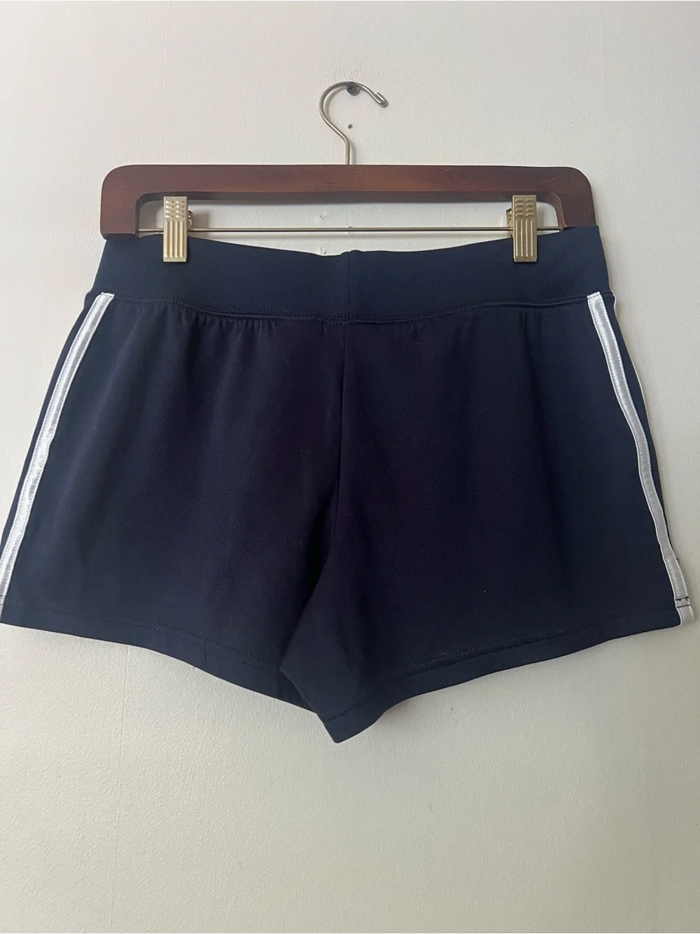 Athletic Works Women’s Navy logo Athletic Gym Workout Shorts White Stripe, 4/6